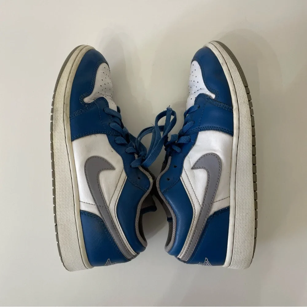 Nike Boys Air Jordan 1 Low True Blue Sneakers, size 6Y
